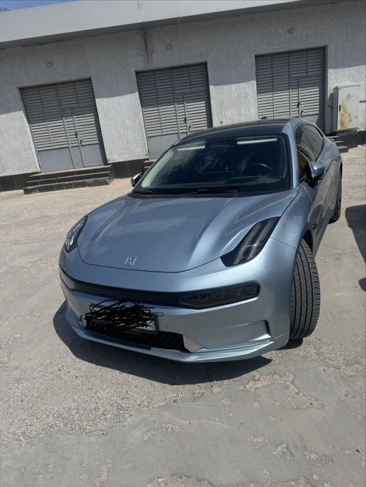 Sotiladi ZEEKR 001