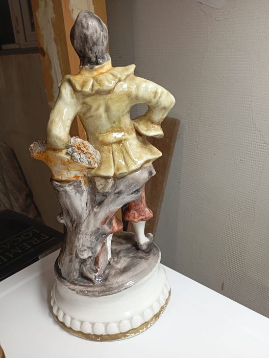 Италианска порцеланова статуетка