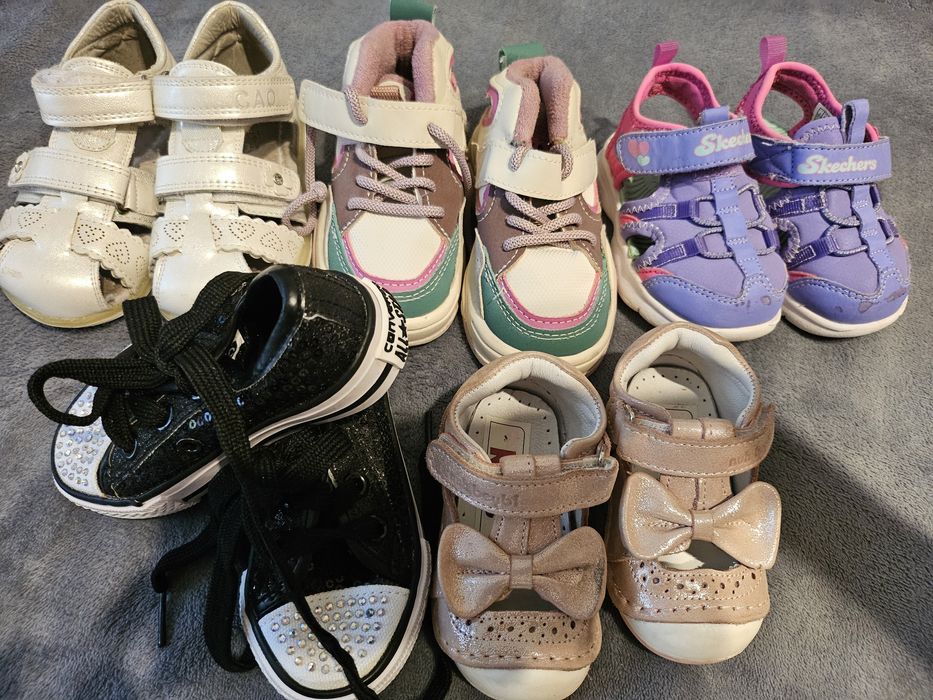 боти маратонки сандали пантофки