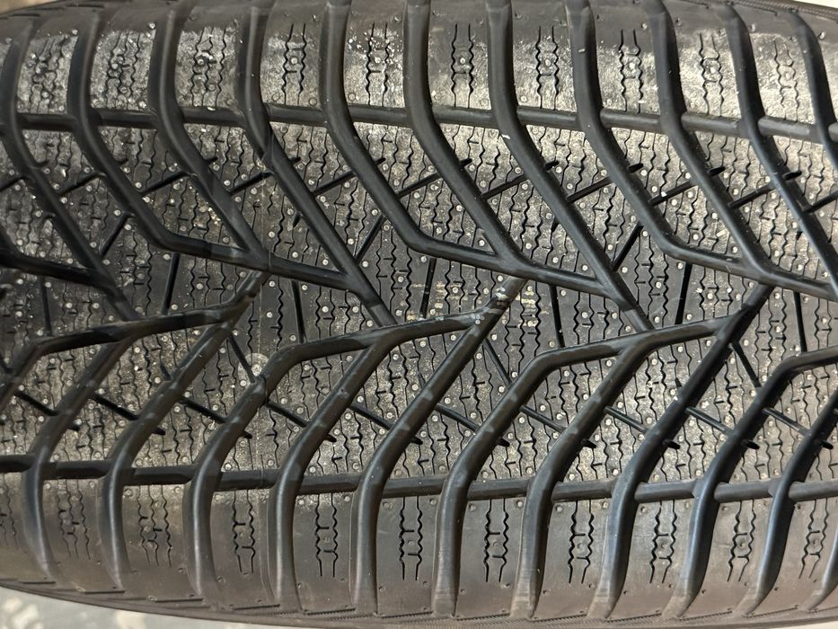 Rav 4 комплект гуми и джанти