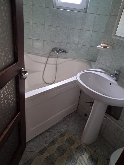 Inchiriez apartament 4 camere