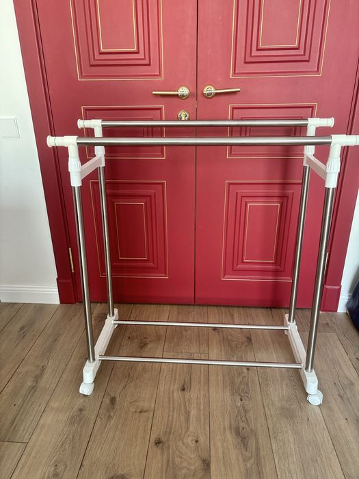 Виестительная вешалка для одежды