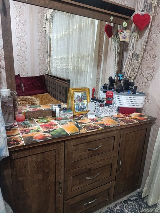 Продаётся спальная гарнитура! Двухместная Спальня кровать , шкаф, трем