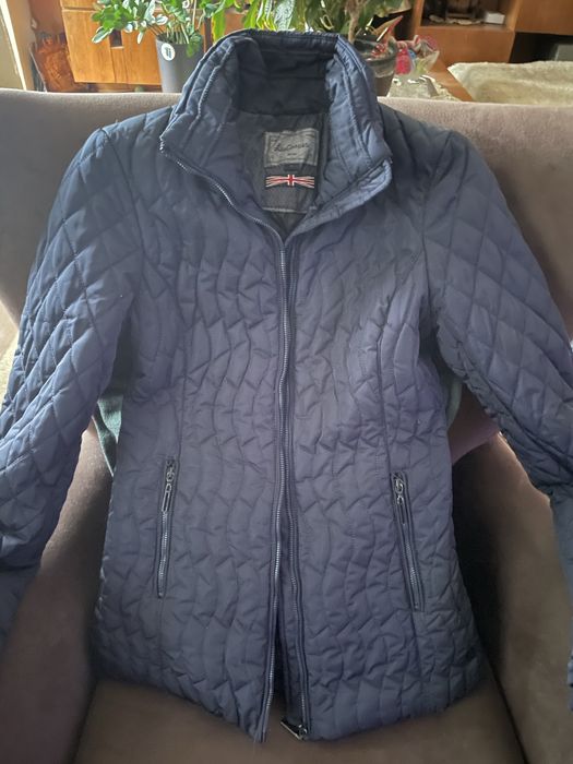 Продавам дамско яке XS малко употребявано