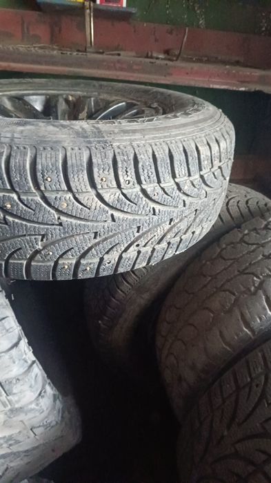 Продаю колеса зимние с шипами.