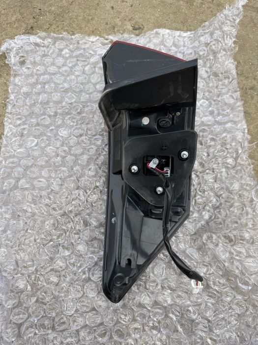 Задний фонарь правая