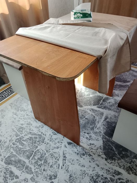 Отдам стол кухонный