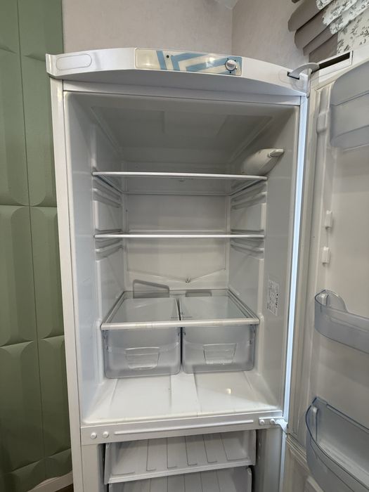 Холодильник indesit
