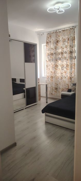 Vand Apartament cu 2 camere decomandat + Gradina 27 metri pătrați+ Loc de parcare