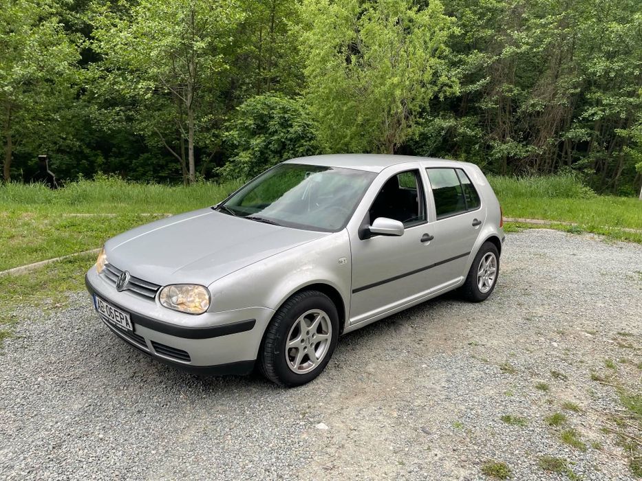 Vând Golf 4 1.4 benzina