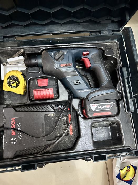 De vanzare 2 Masini cu percutie Bosch