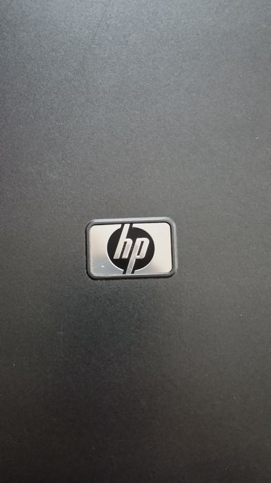 HP лаптоп HP Compaq – работещ, с Windows 7 + зарядно