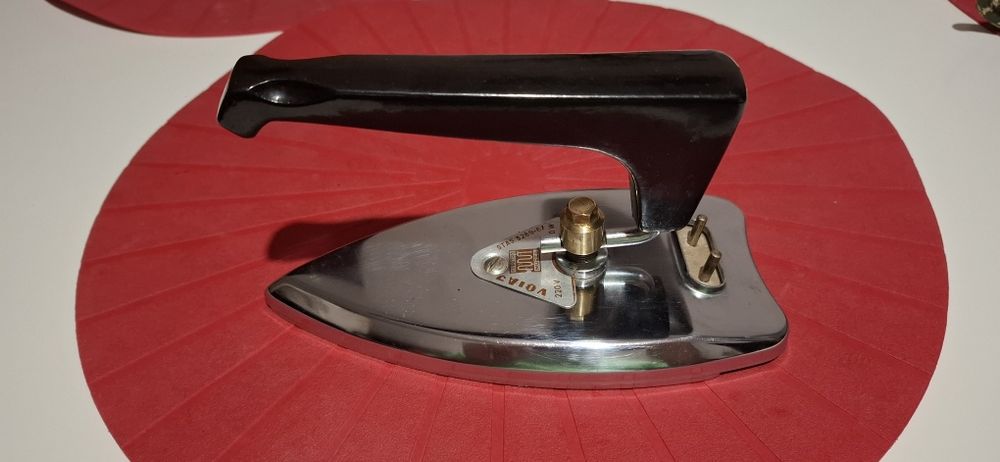 Fier de călcat pentru voiaj romanesc