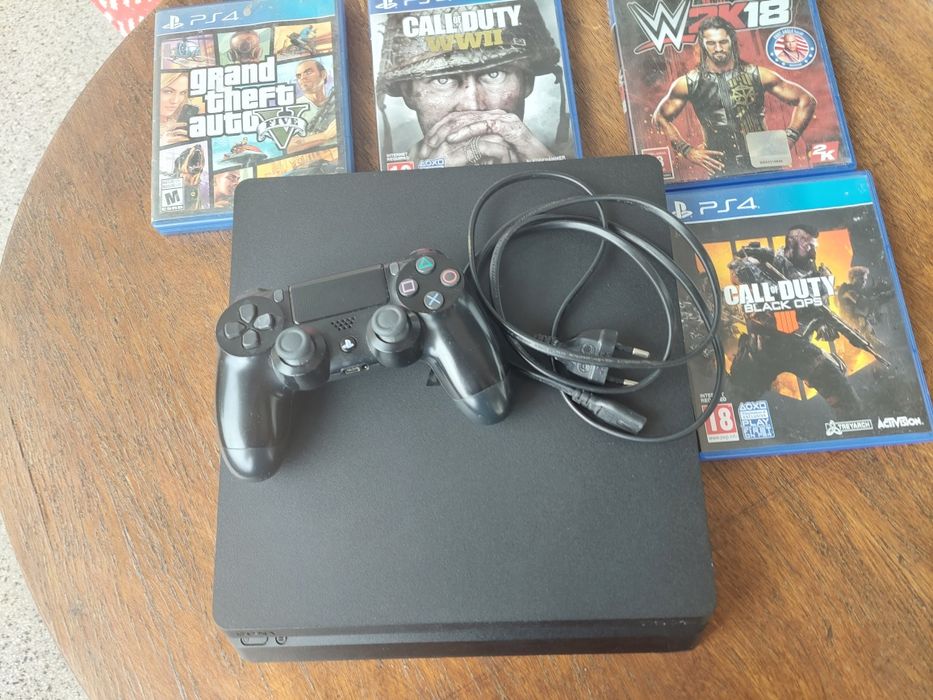 Playstation 4 Slim 1TB, с 1 джойстика и 4 игри