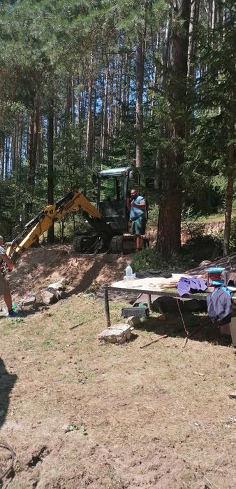 Услуги със багер 3т,самосвал и платформа!