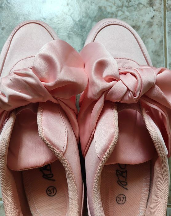 Маратонки розови с панделки