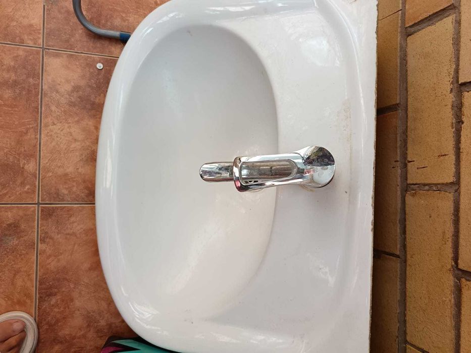 Раковина со смесителем