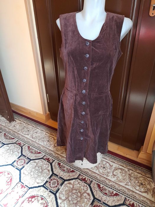 Rochie sarafan de catifea maro - bumbac, cu nasturi in fata marimea 42
