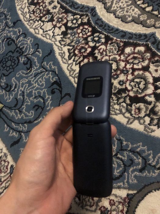 Telefon sotiladi yengi