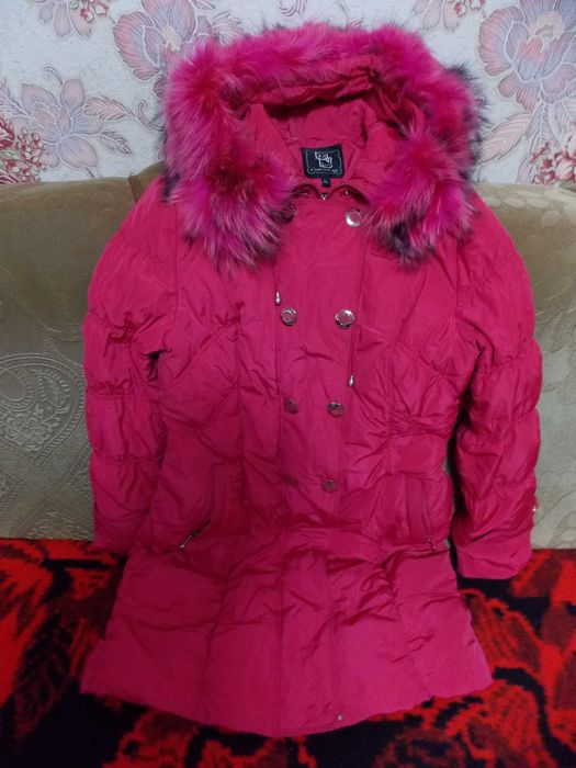 Куртка - пуховик девичья в Отличном состоянии !!!