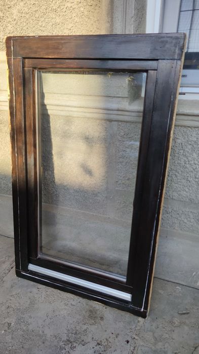 Fereastră termopan din lemn .