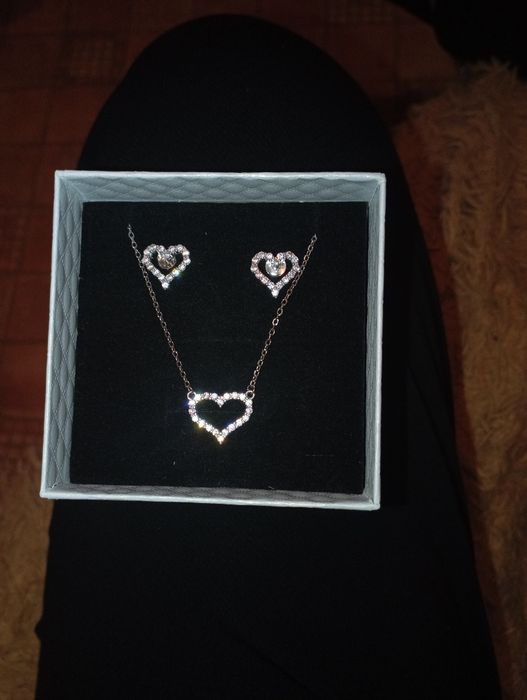 Продам комплект серебряных украшений