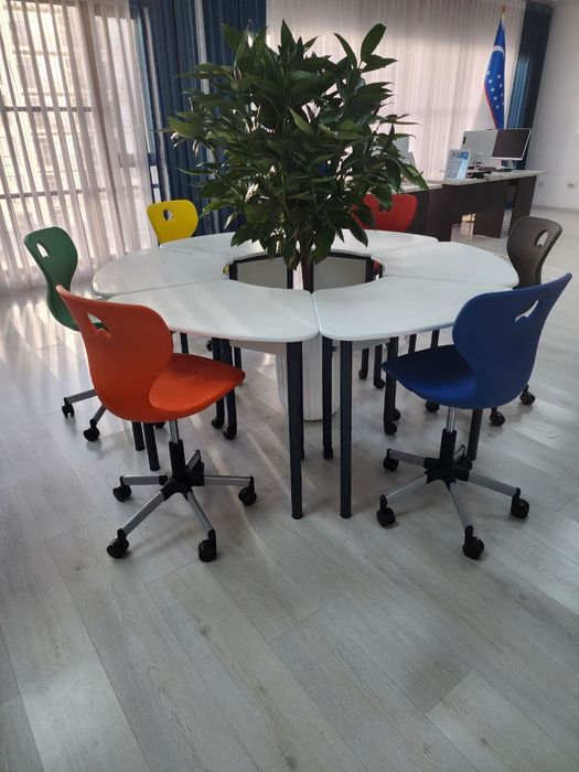 Парта ромашка, стулья Турецкие,Современные школьные парты и стулья.