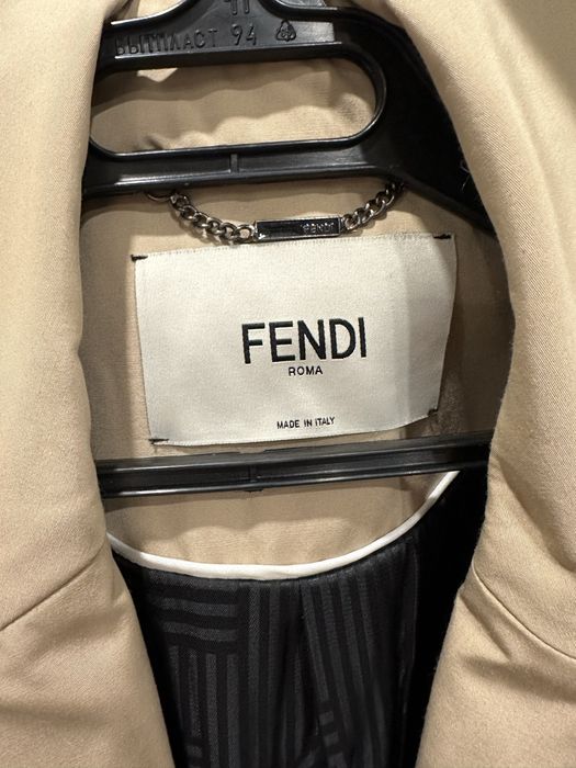 Продам тренч Fendi
