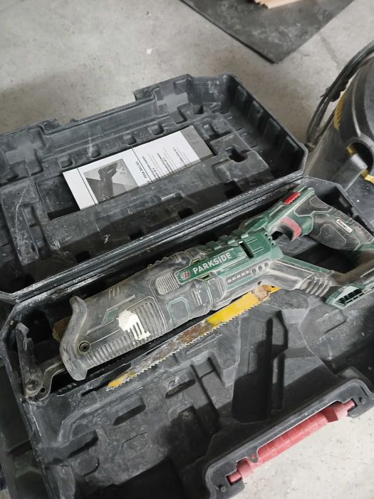 Инструменти и куфари