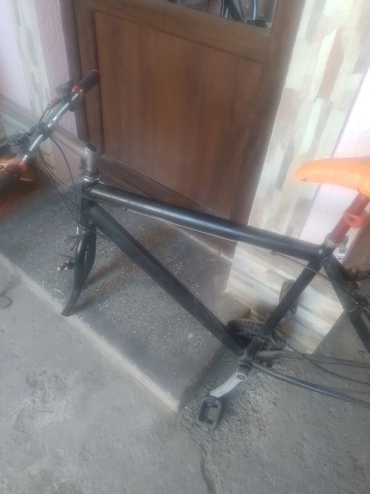 Vând cadru montabai bicicleta