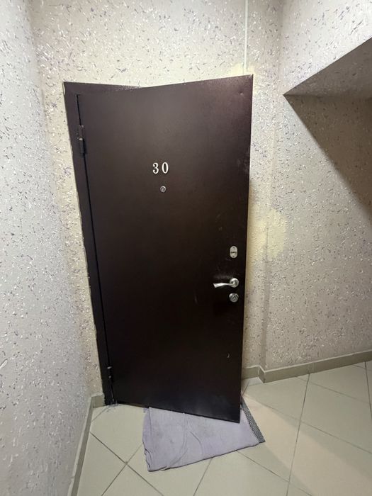 Дверь наружная левое открывание