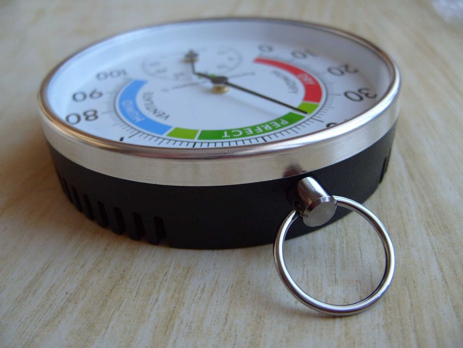 Висококачествен измервател на влажност и температура