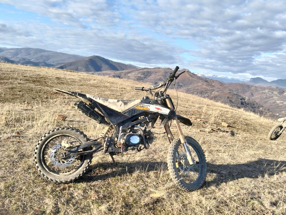 Vând cross 125...