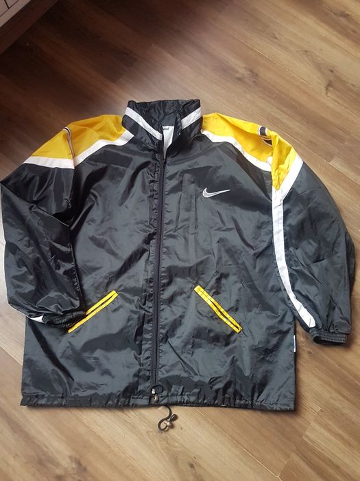 Оригинална ветровка на марка Nike