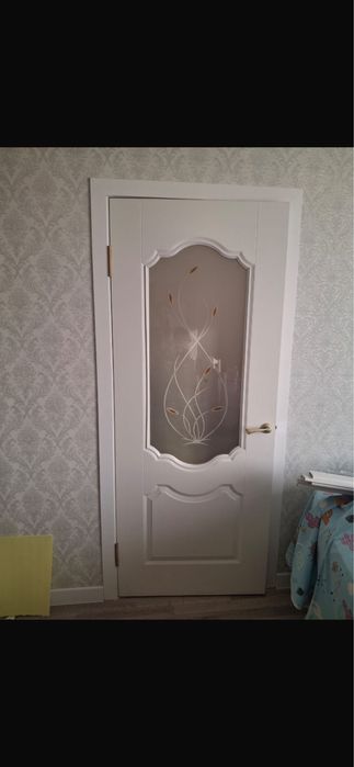 дверь межкомнатная , с витражем