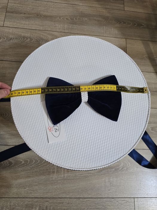 Cufar/ cutie eleganta trusou Botez Baieti Alb Cu Funda Catifea Bleumarin AnneBebe