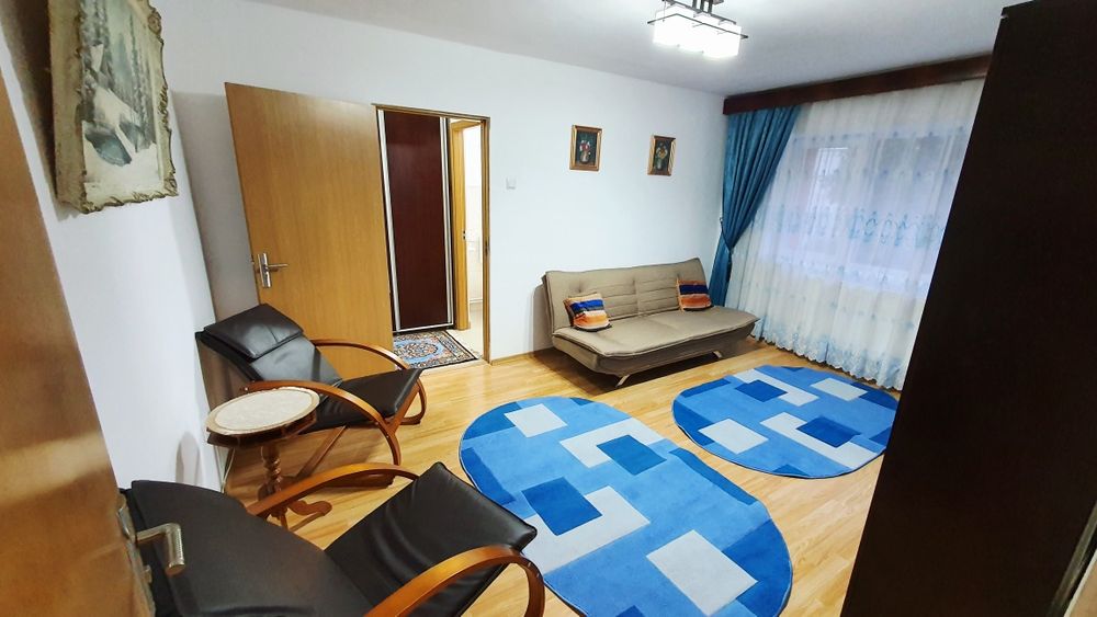 De inchiriat apartament 2 camere, et. 3, zona Hotel