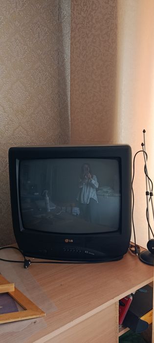 Отдам за шоколад Телевизор