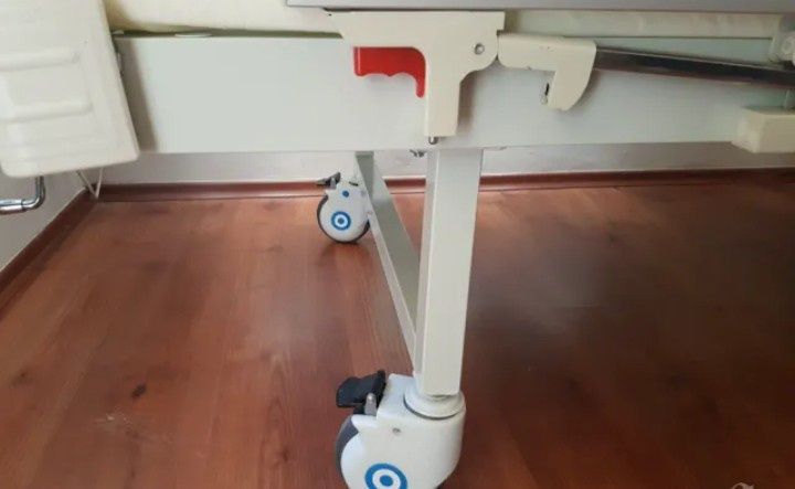 Отдаваме напълно оборудвано медицинско легло в гаранция+матрак и две