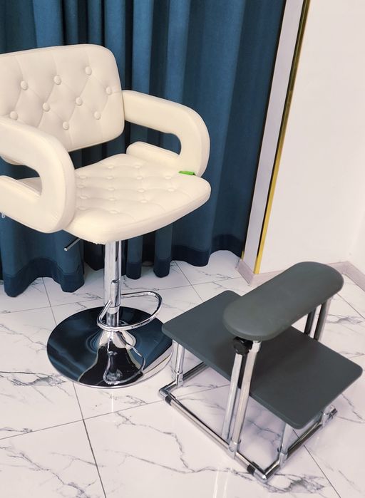 Продаю кресло и подставка для педикюра новое можно по отдельности