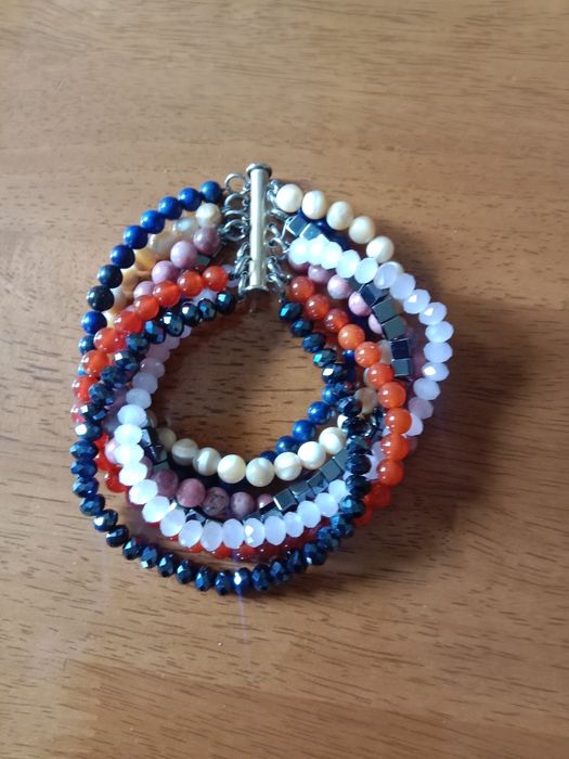 Натуральный камень , браслеты, бусы