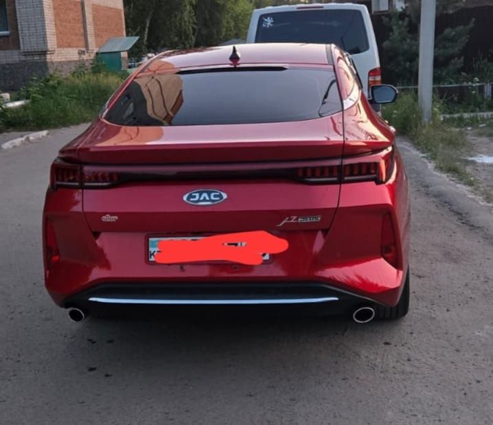 Продам новую машину JAC J7+