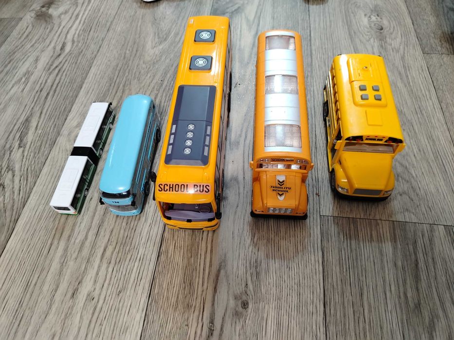 Продам игрушечные автобусы