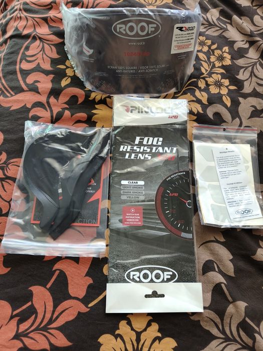 Каска за мотор Roof RO200 Carbon