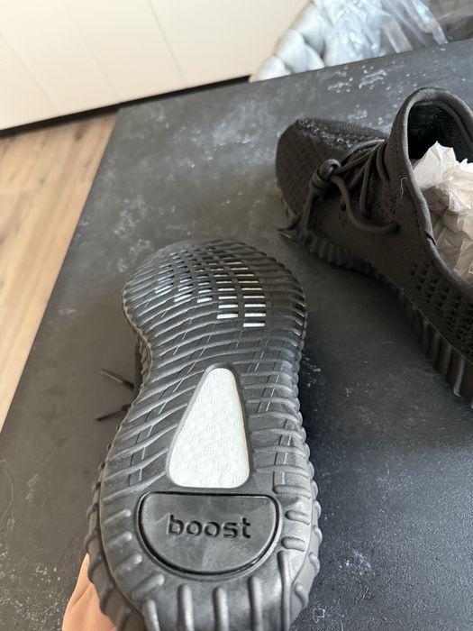 Adidasi yeezy 350 negri black