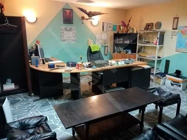 Офис във Възраждане 44567