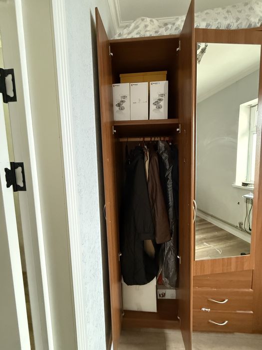 Пяти дверный шкаф