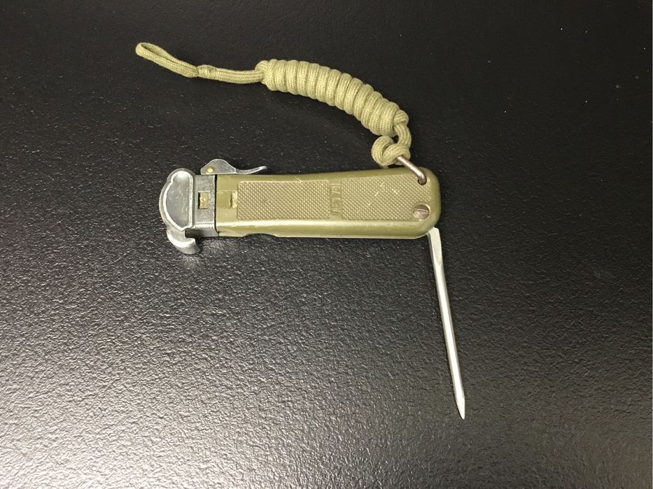 Cuțit gravitațional militar