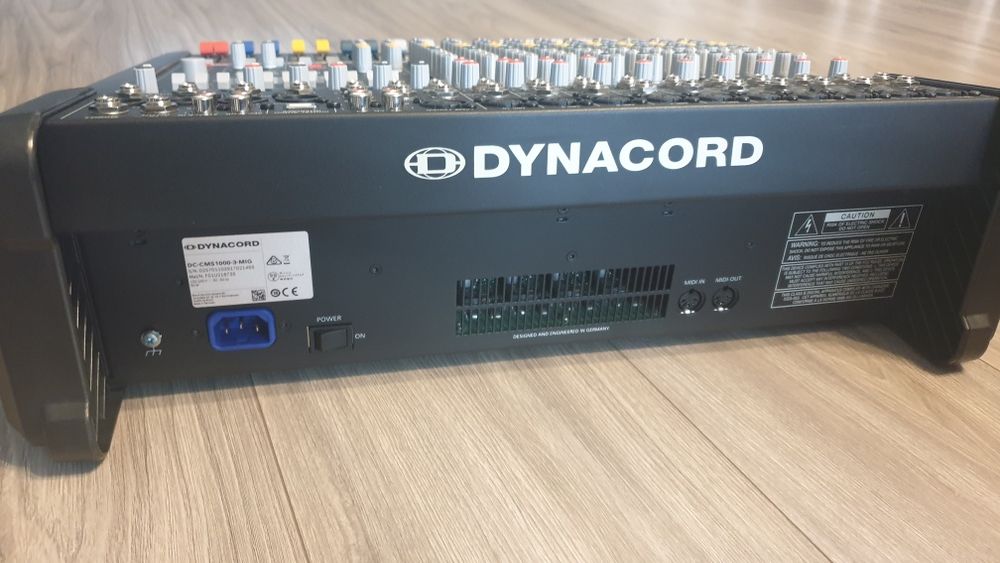 Vând mixer Dynacord Cms 1000 3 nou. Nefolosit...nezgarâiat. Țiplă. Top.
10 din 10..Unic proprietar. Thomann. Tot complet în cutie. Dispozitive pentru