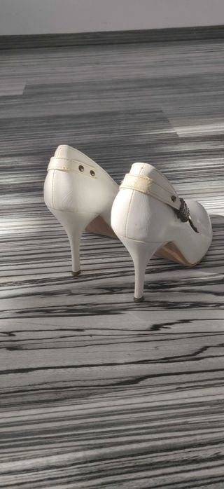 Vand pantofi de dama (SH)